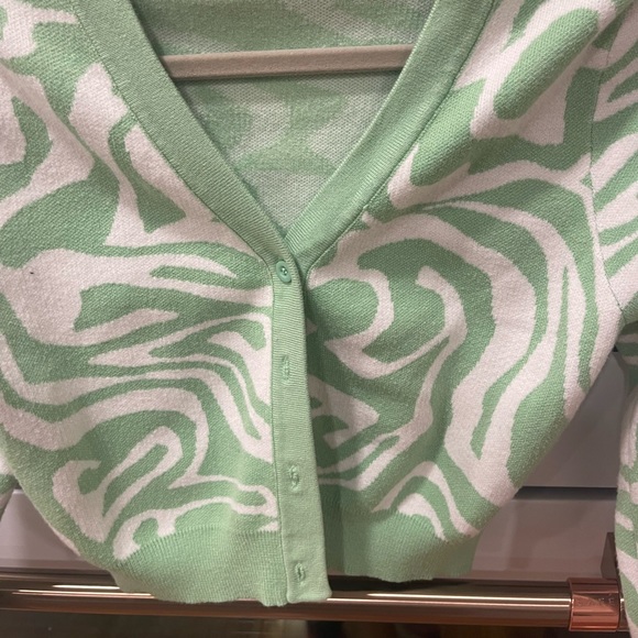 Cropped V-Neck Cardigan Sweater - Picture 2 of 7